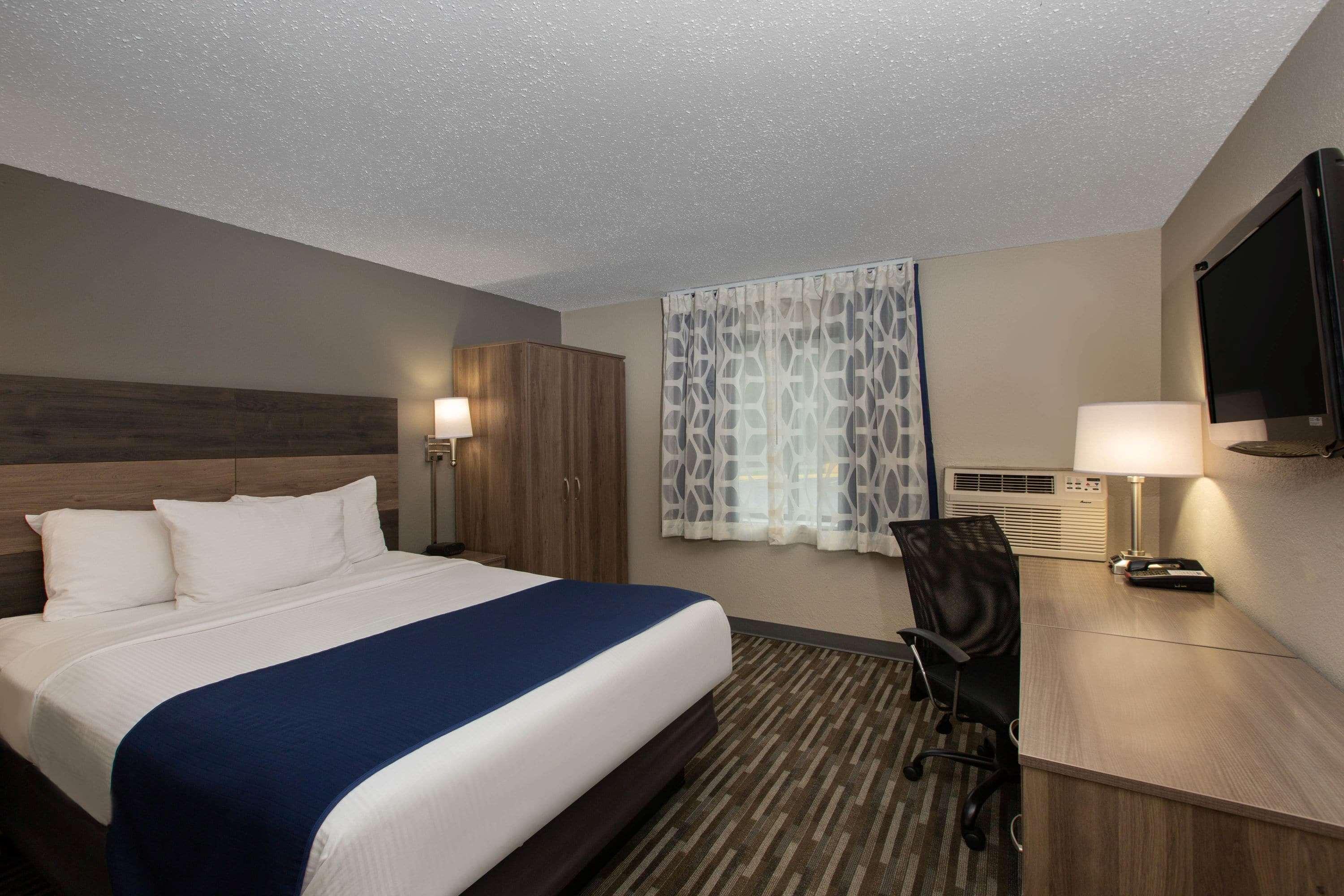 Days Inn & Suites By Wyndham Wisconsin Dells Exterior photo