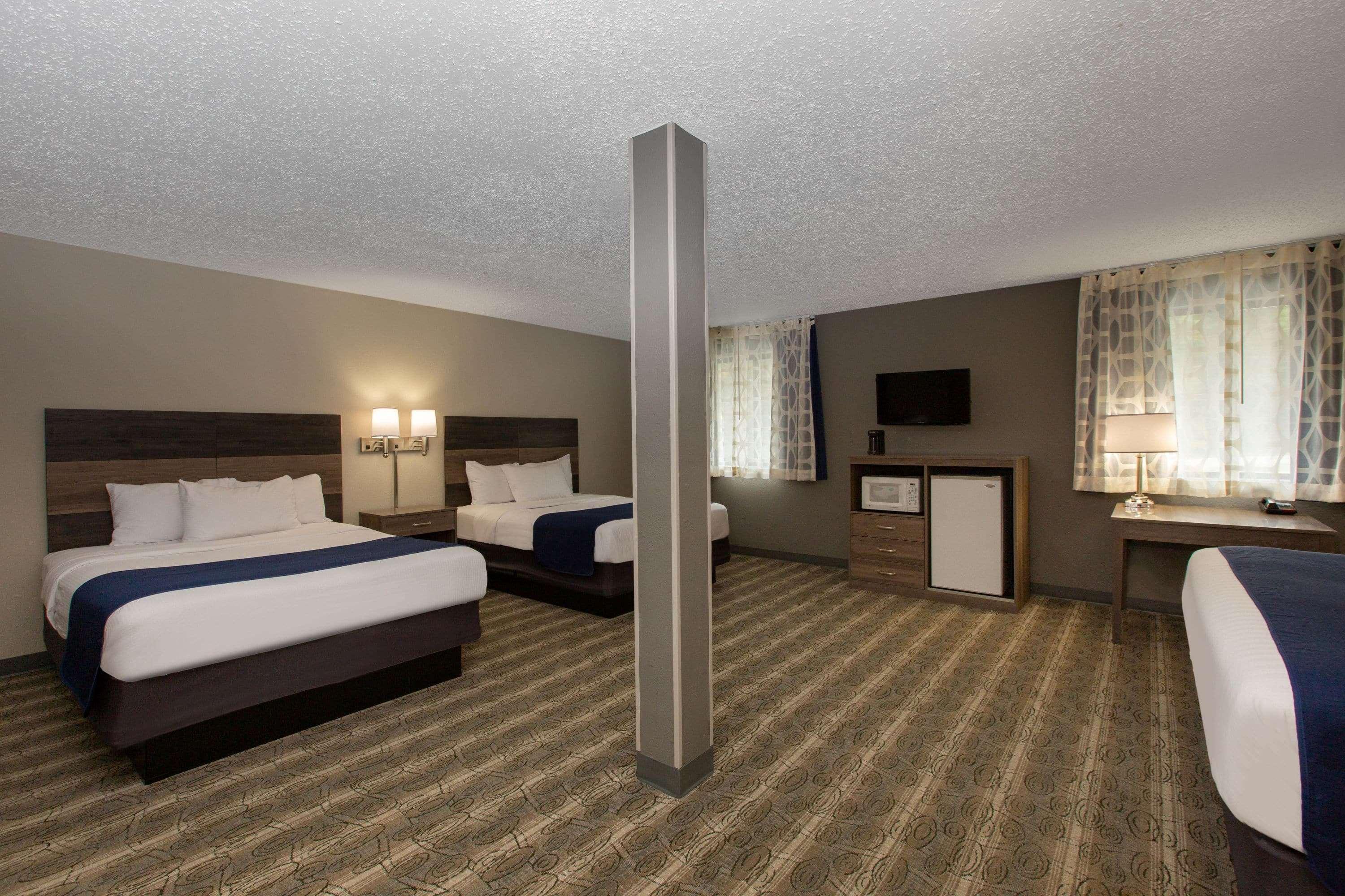 Days Inn & Suites By Wyndham Wisconsin Dells Exterior photo