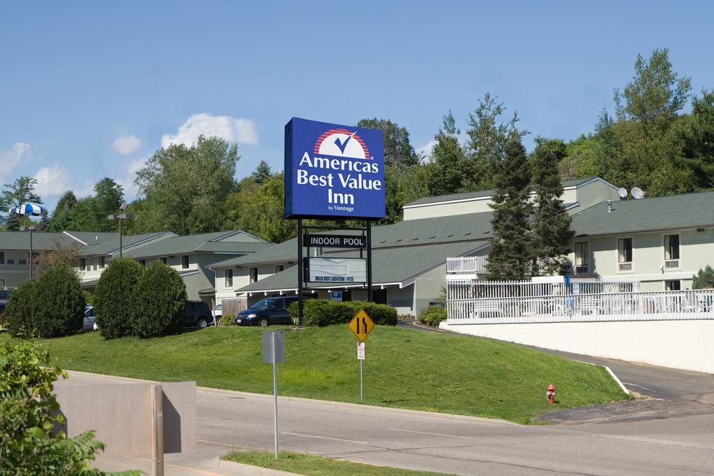 Days Inn & Suites By Wyndham Wisconsin Dells Exterior photo