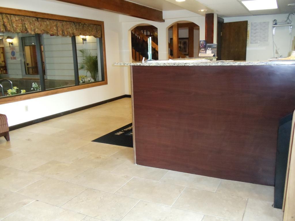 Days Inn & Suites By Wyndham Wisconsin Dells Exterior photo