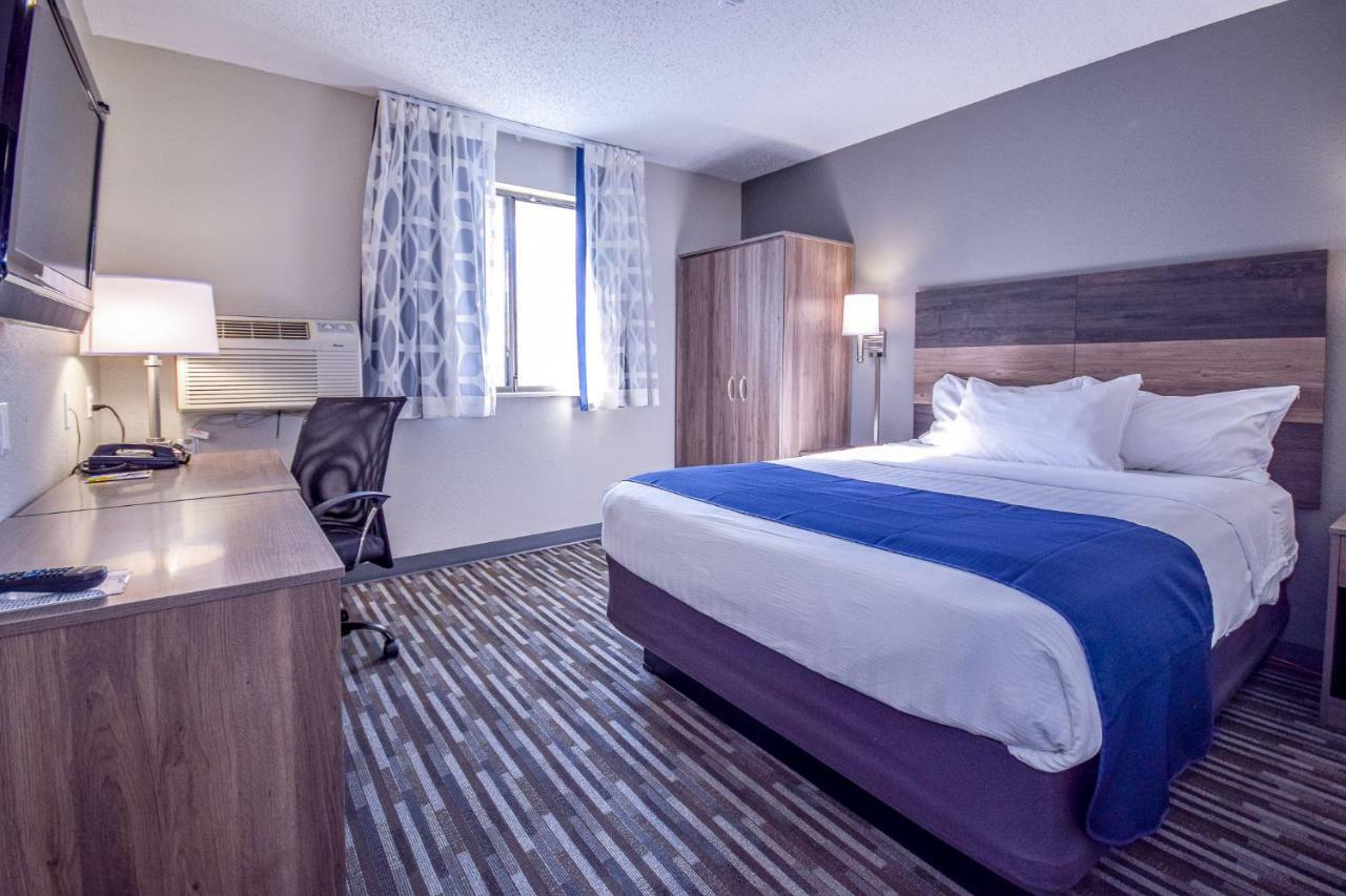 Days Inn & Suites By Wyndham Wisconsin Dells Exterior photo